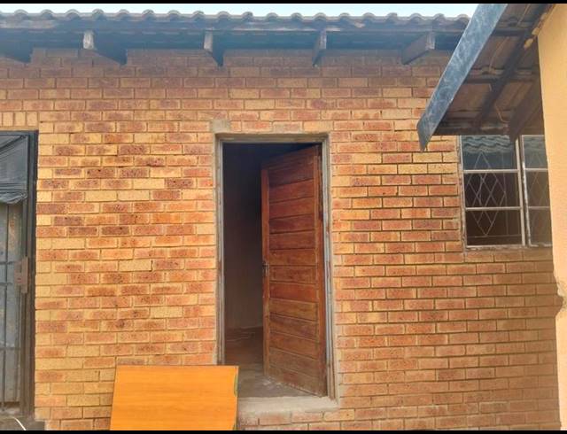 4 BEDROOM HOUSE FOR SALE IN BIRCH ACRES